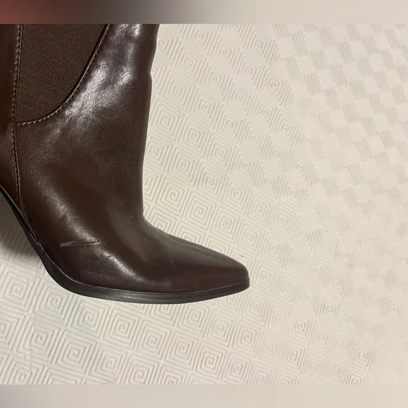 Le Chateau Rich Brown Heeled Ankle Boots - Picture 4 of 5
